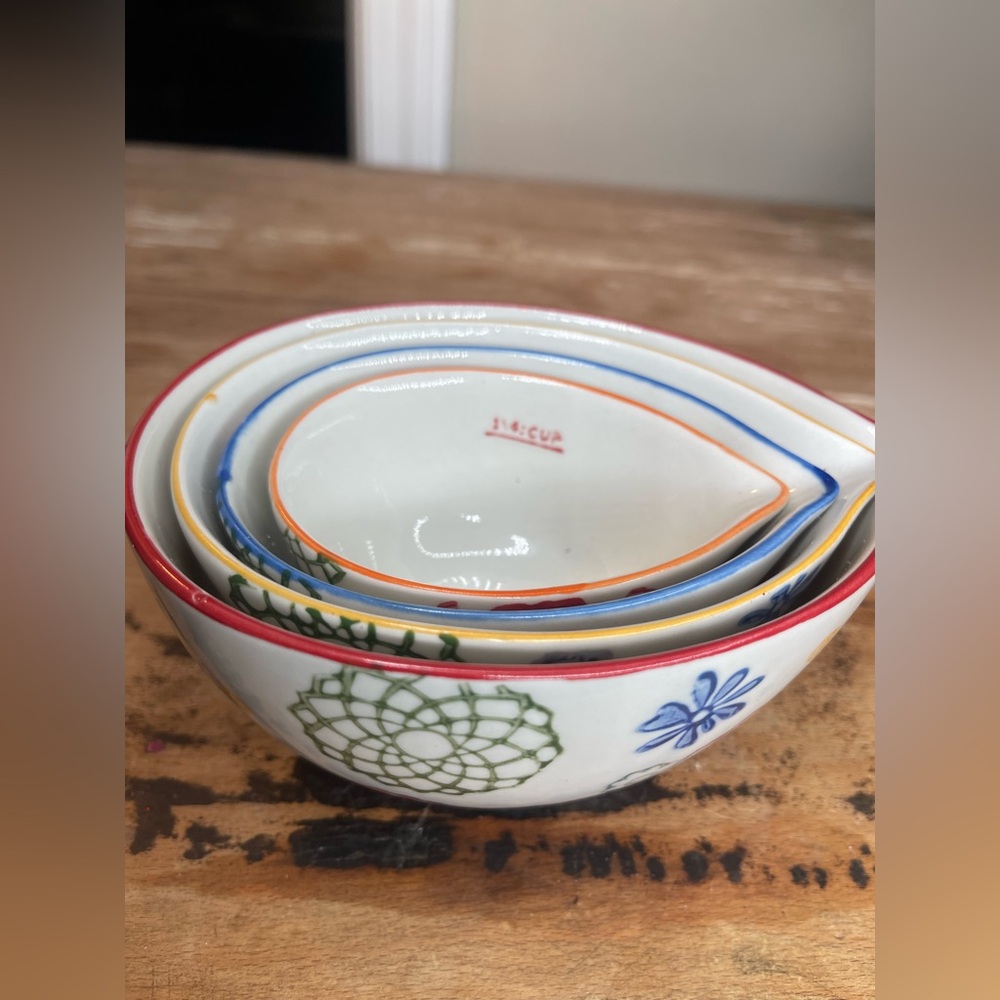 Pier 1 Painted Stoneware Nesting Measuring Cups